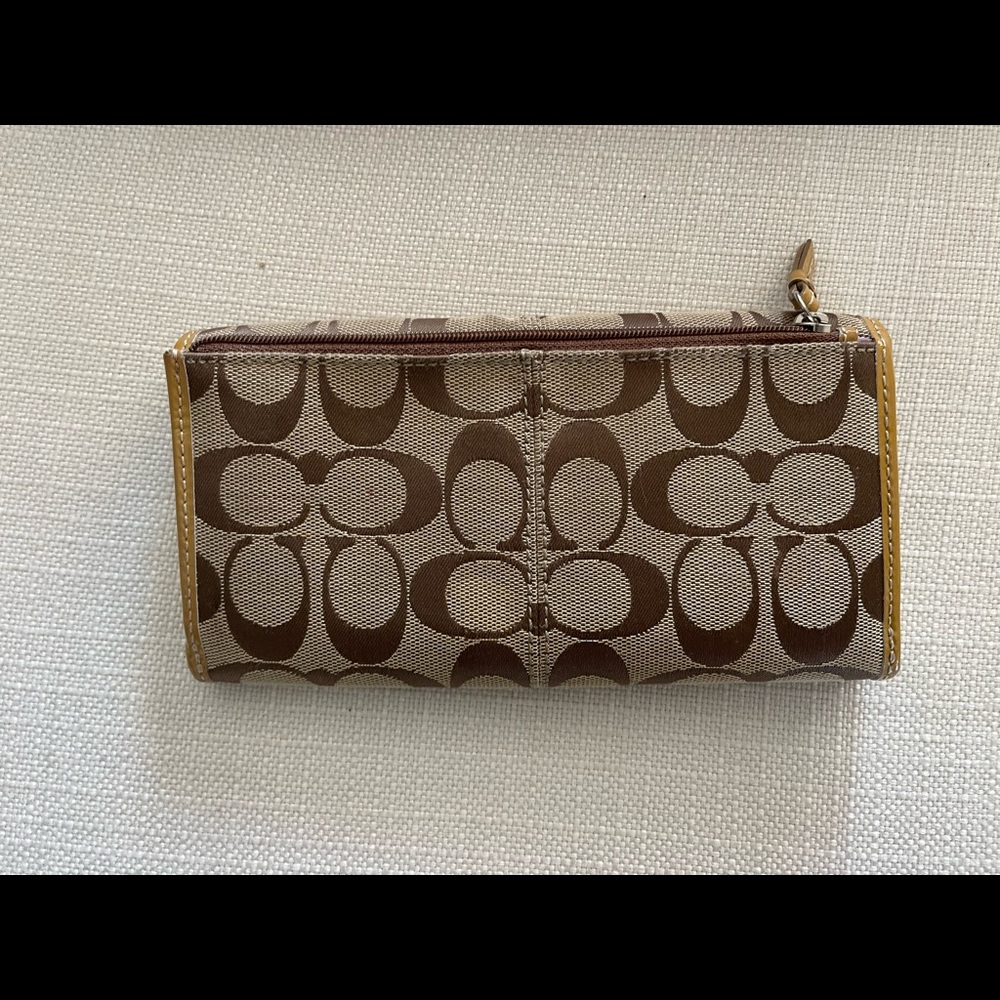 Coach beige, signature, soho, pleated, jacquard, bag/purse and matching wallet. - Picture 8 of 13